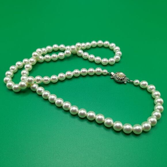 Vintage Sarah Coventry Faux Pearl Necklace, 24 Inches, 8mm Beads - Picture 5 of 13